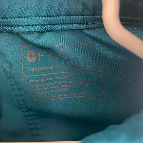 FIGS Pacific Blue High Waisted Zamora Joggers and Casma Top - Picture 5 of 10